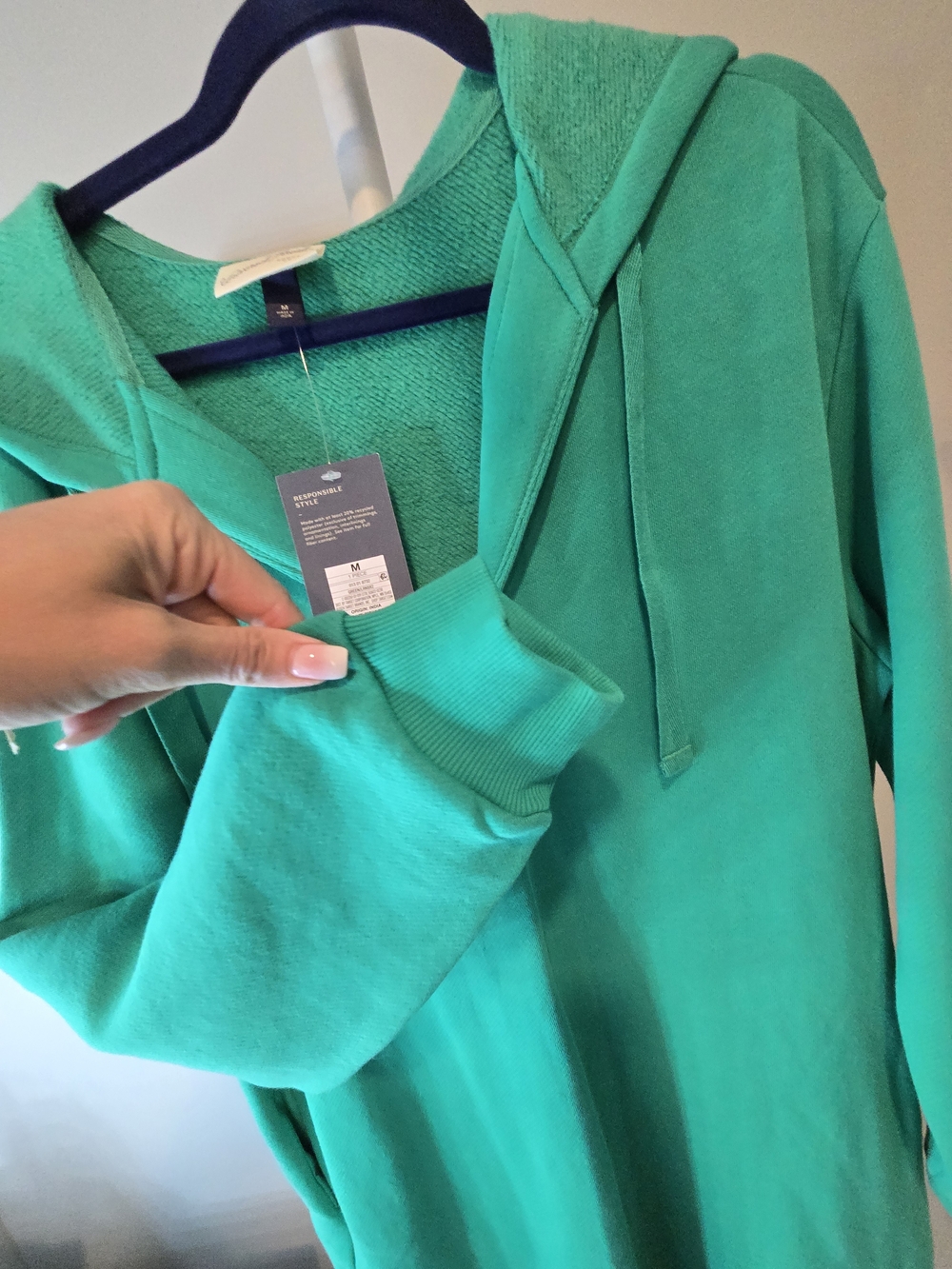 NWT Coverup-Fleece Universal Thread Green Hooded - Picture 2 of 13